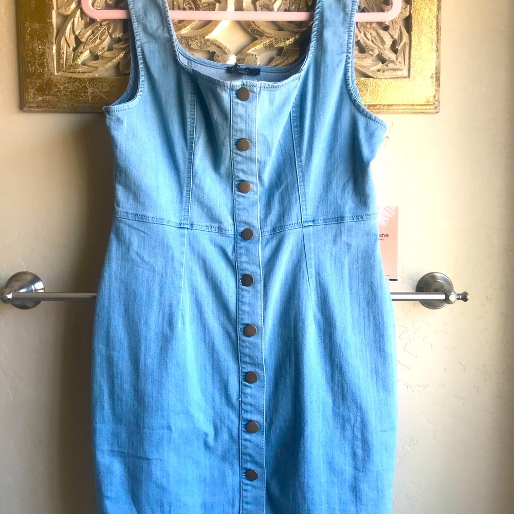 New w/tags stretch Jean dress, gives you an hourglass shape! 🖤